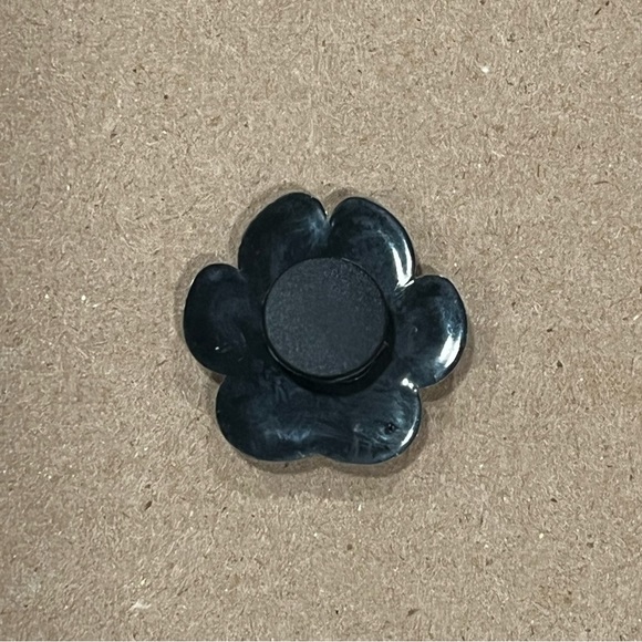 ๐พ Paw Print Leopard ๐ Croc Charms. - Picture 2 of 2